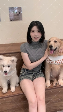 思語 163cm｜48kg｜D｜24歲    氣質甜美又帶點性感