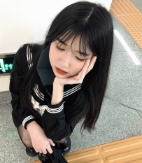 小海豚  160cm.B.42.20歲  俏皮鄰家女孩，甜美清秀臉蛋緊緻白嫩的肌膚