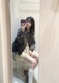 小羽 158.45.C.21歲  #甜品店打工的小妹 平時做蛋糕 打奶油