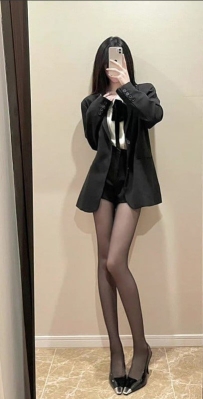 台中 l 雨婷 166cm.Ccup.46kg.24歲 l 黑絲美腿的職人女神