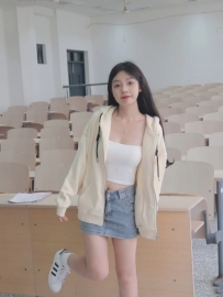 盼盼：163.C.46.22歲 年輕正妹，回頭率超高。她有著一張漂亮的臉蛋