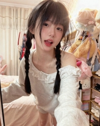 #高雄 葵花  155cm 42kg Bcup  19歲    超嬌小，超可愛，超嫩