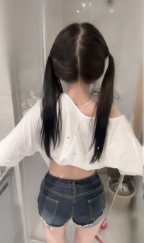 餅乾150.40.B.18歲   #在校學生妹 蘿莉  乖巧挺好 青澀害羞