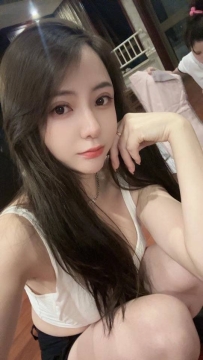 子璐  162cm C+ 44 25歲    美容師  氣質溫柔 性慾很強 綫條美