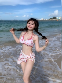 台中 l 晨曦 160cm/45kg/Dcup/20歲 l 穴緊水多很敏感