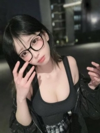 子涵  162   47   D  22歲 眼鏡反差正妹  喜歡吃精 敢玩