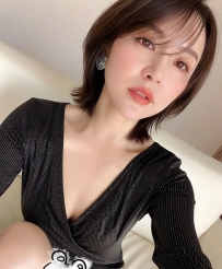 芊芊 165cm/D+cup/50kg/35歲  #淫蕩熟女 白皙皮膚很愛笑