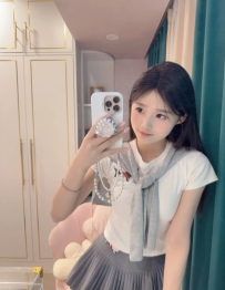 元櫻  160cm  B罩杯  42kg  19歲  剛滿18歲的純真蘿莉