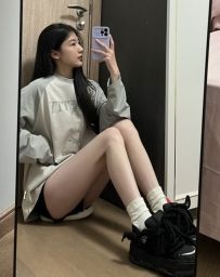 君君 160cm 46kg C 22歲  #年輕嫩妹 然後身材還很好 身材纖細