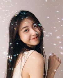 ❤️甜甜   166  45KG  C+奶  23歲    醉人的眼眸，  甜美的笑容。