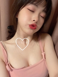 高雄 l 小小 157cm 小D罩杯 24歲 l 嫩奶的晃動誘惑著