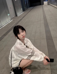 水水 154.D.45kg.18歲   鄰家清新系學生妹   笑起來甜 床上超黏人 會撒嬌