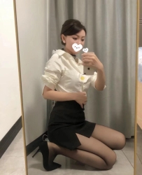 KK  168/C/47kg/26歲  空姐兼職 深夜寂寞難耐希望能解決一下自己的性需求