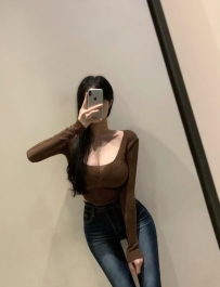 #高雄 妮娜 168cm E 48kg 25歲  妮娜擁有E奶傲人身材