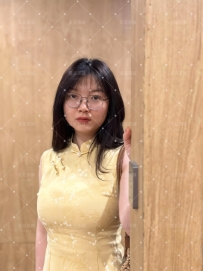 妤淑 165cm｜E｜55kg｜37歲  外型亮眼，越看越有味道