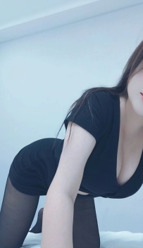 波波 163cm.47kg.Dcup.27歲  地區：台南    介紹：大奶不下垂適合打奶泡，