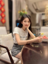 #台中 夏言 165 47 C 24歲 #氣質 知性女人的美