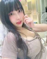 希兒  160.E奶.48.22歲    大奶妹妹 胸前兩個豐滿的排球