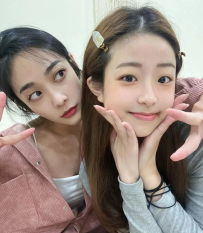 資訊：左邊 純純 C奶  44  158  22歲  資訊：右邊 清清 B奶  43  156  21歲