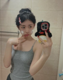 安柒  158- 45-C 20歲  可愛俏皮又帶點小性感  個性外向開朗