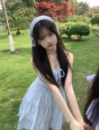 小薰 158cm B奶 45kg 19歲   皮膚白皙 眼睛大大的身材姣好
