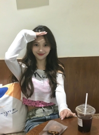 貓貓 ｜ 23 歲  162cm｜45kg｜B