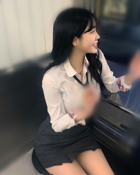 沫沫 165 46 D 25歲  甜甜的女生 笑起來很可愛 很暖心喔