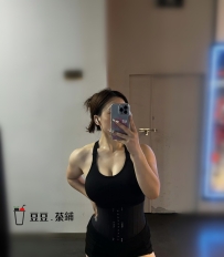 #臺北 雅琪 162cm / 51kg / F罩杯 / 36歲 身材纖細柔軟