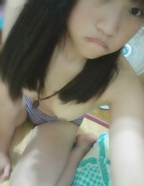 #現在有空   靈靈  155cm/B+杯/46kg/18歲   #18歲小淫娃