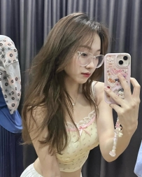 林兒  165-47-C-23歲  #臺中可約  臉蛋狐媚 身材妖嬈 目前的她單身