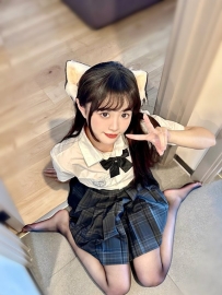 小不點 155.19.B.42kg  蘿莉控的哥哥有福惹