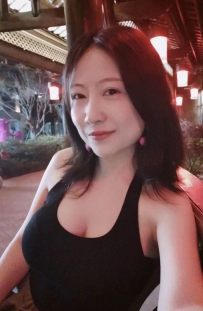 青青 163cm 48 E 35歲   服務親切沒話說 會調節現場氣氛