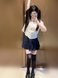 小霜 155cm 42 B奶 18歲  身材嬌小 骨感 耐幹 胸部Q彈