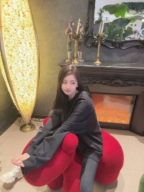 #高雄  小葉 166.46.C.23歲  氣質長腿，臉蛋不差但總給人一種女同的感覺