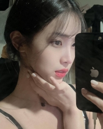 小寶  165/C/22歲/46kg  美腿小妹  家裡缺錢  無奈下海