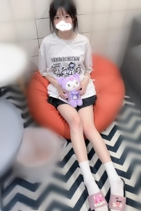 月兒  155cm B 40 19歲  童顏小隻馬學生妹 服務大膽