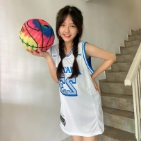 柔依：159cm-C罩杯-44kg-21歲  清新可人清純青澀的學生妹