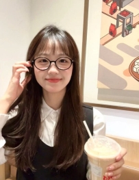 馨兒 158.45.C.20歲  #溫柔的外表 深藏淫蕩的內心 溫柔甜美的微笑