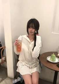小麥 165 47 C 21歲  #惹火身材 電眼美人 胸型漂亮