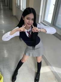 清越 164 46kg C奶 23歲  #氣質長髮、亮麗外型！