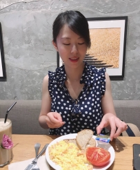 香香 162cm D奶 35歲  她很久沒做愛了 很想被哥哥幹