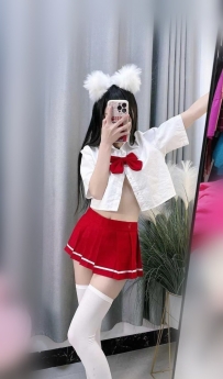 新人嫩妹首登場  第一天上班的小可愛 還帶著一點緊張感