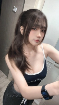 鐺鐺/160.24歲.E.45kg  #台中    性感小魔女。她單純熱情