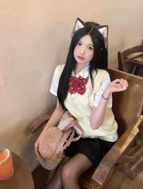 高雄 l 珍珠 158cm/C奶/45kg/19歲 l 鄰家小騷妹妹水多多