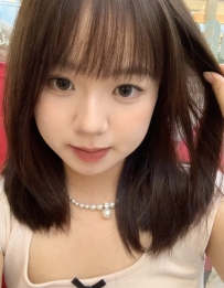 初彤：158.D.47.23歲  老濕姬甜妹下海  雖然只跟男友做過